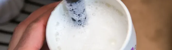 Poznejte nejčastější problémy s napěňovači mléka na kávovarech